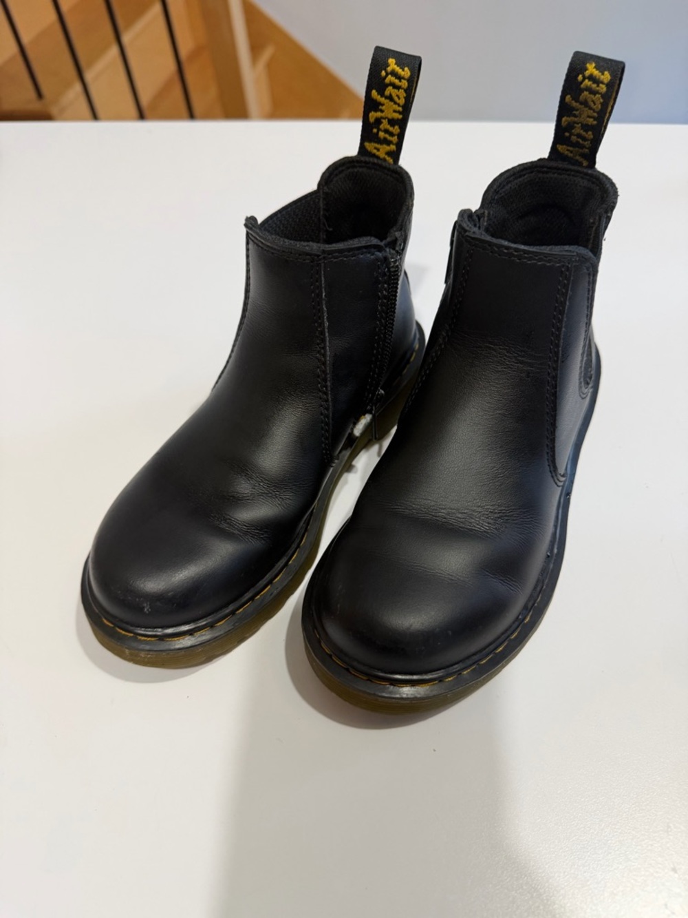 Junior-sized 2976 Dr. Martens boot 
 Kids Black Chelsea